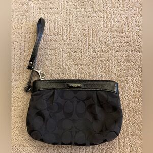 🖤 ✨ Coach Black Signature Wristlet Clutch 7”x5” EUC Classic Timeless Old Money